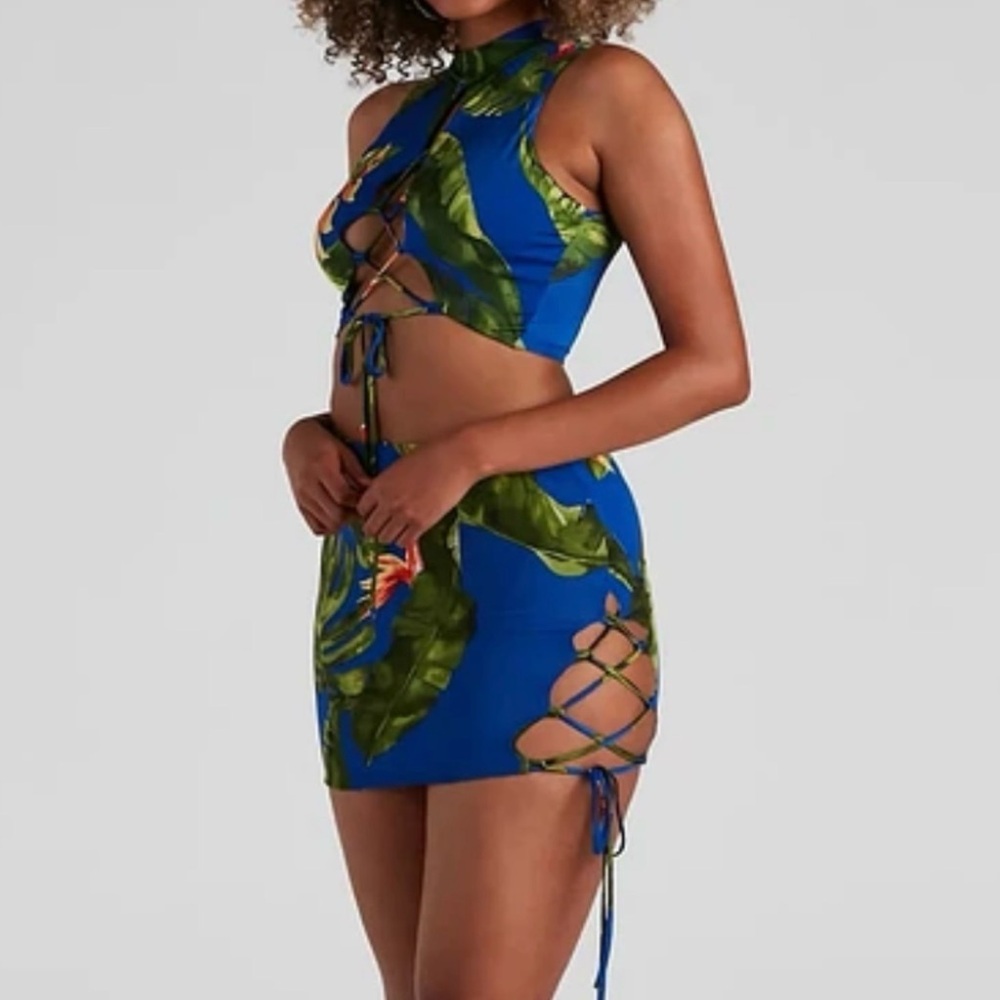 Windsor Tropical Blue Lace-Up Crop Top and skirt new